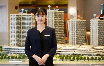 女銷(xiāo)售1年賣(mài)106套房,年入100萬(wàn)!網(wǎng)友:賣(mài)100多套還是買(mǎi)不起一套